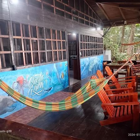 Pirate Drake Beach Hostel & Tour Company Drake Bay Bagian luar foto