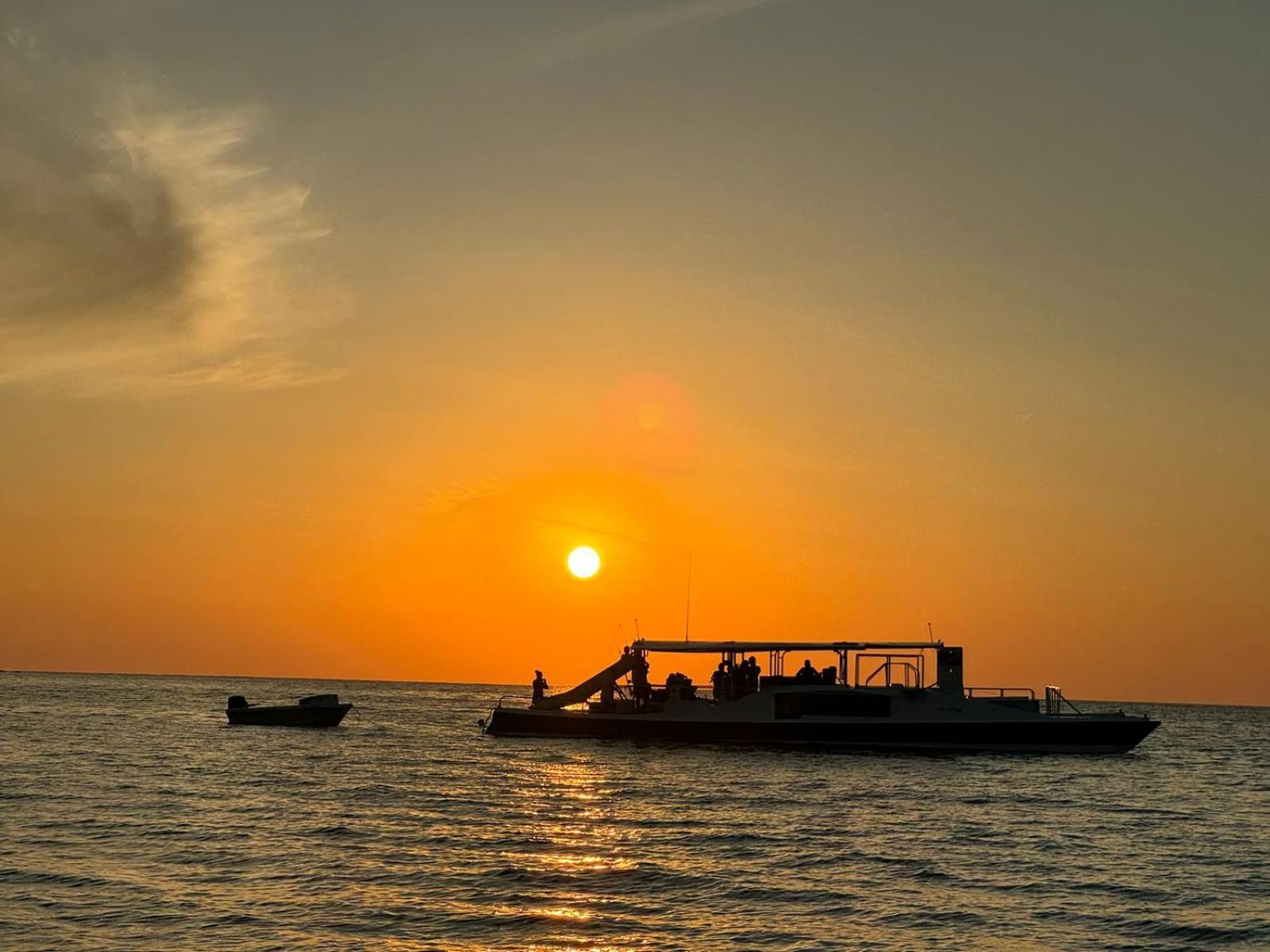 Pirate Drake Beach Hostel & Tour Company Drake Bay Bagian luar foto